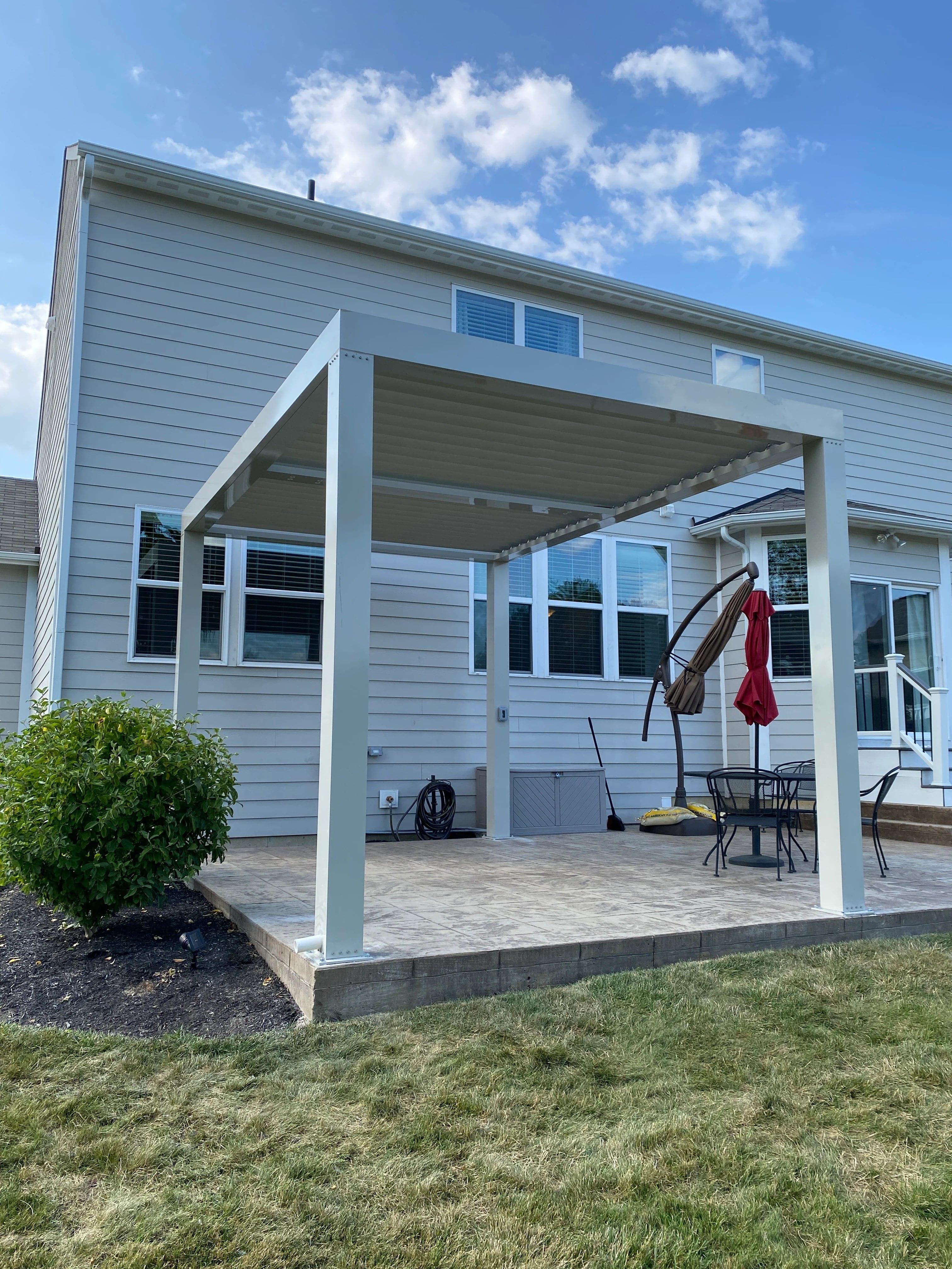 10'0" x Up to 20' - Louvered Pergola